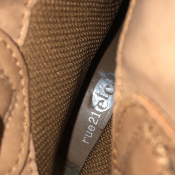 Boots - Picture 4 of 4